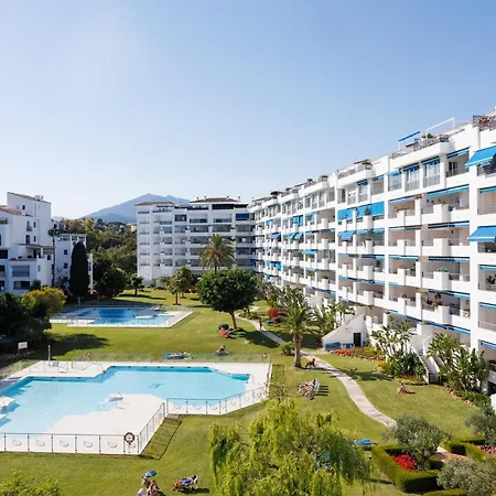 Marbella Banus Suites - Banus - Terrazas De Banus Urb- Premium 2Br - 2Ba - Redecorated - Brand-New Furniture - Outdoor Terrace - Heart Of Puerto Banus - Steps From Marina, Beach & El Corte Ing Luxury Shopping - Pools & Garden Solarium - Ideal For Fam