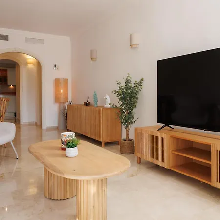 Marbella Banus Suites - Banus - Terrazas De Banus Urb- Premium 2Br - 2Ba - Redecorated - Brand-New Furniture - Outdoor Terrace - Heart Of Puerto Banus - Steps From Marina, Beach & El Corte Ing Luxury Shopping - Pools & Garden Solarium - Ideal For Fam