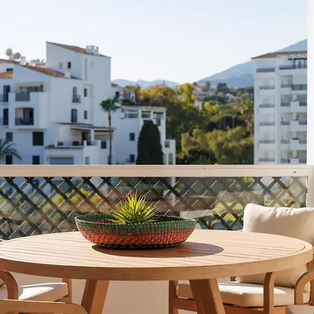 Διαμέρισμα Marbella Banus Suites - Banus - Terrazas De Banus Urb- Premium 2Br - 2Ba - Redecorated - Brand-New Furniture - Outdoor Terrace - Heart Of Puerto Banus - Steps From Marina, Beach & El Corte Ing Luxury Shopping - Pools & Garden Solarium - Ideal For Fam