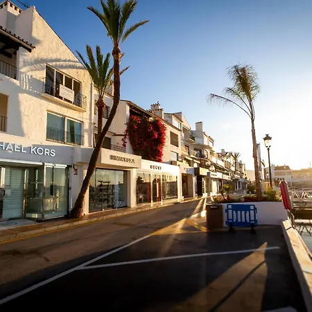 Marbella Banus Suites - Banus - Terrazas De Banus Urb- Premium 2Br - 2Ba - Redecorated - Brand-New Furniture - Outdoor Terrace - Heart Of Puerto Banus - Steps From Marina, Beach & El Corte Ing Luxury Shopping - Pools & Garden Solarium - Ideal For Fam *