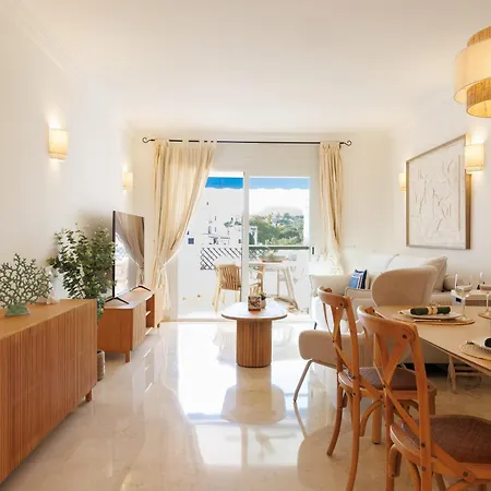 شقة Marbella Banus Suites - Banus - Terrazas De Banus Urb- Premium 2Br - 2Ba - Redecorated - Brand-New Furniture - Outdoor Terrace - Heart Of Puerto Banus - Steps From Marina, Beach & El Corte Ing Luxury Shopping - Pools & Garden Solarium - Ideal For Fam ماربيا