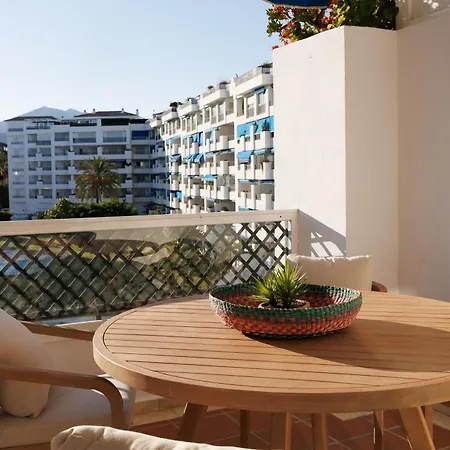 Marbella Banus Suites - Banus - Terrazas De Banus Urb- Premium 2Br - 2Ba - Redecorated - Brand-New Furniture - Outdoor Terrace - Heart Of Puerto Banus - Steps From Marina, Beach & El Corte Ing Luxury Shopping - Pools & Garden Solarium - Ideal For Fam شقة ماربيا