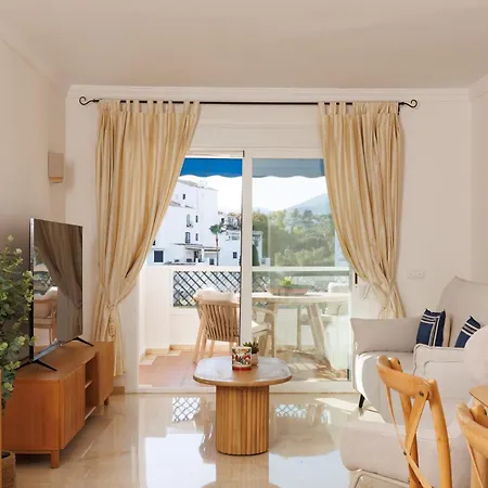 شقة Marbella Banus Suites - Banus - Terrazas De Banus Urb- Premium 2Br - 2Ba - Redecorated - Brand-New Furniture - Outdoor Terrace - Heart Of Puerto Banus - Steps From Marina, Beach & El Corte Ing Luxury Shopping - Pools & Garden Solarium - Ideal For Fam *