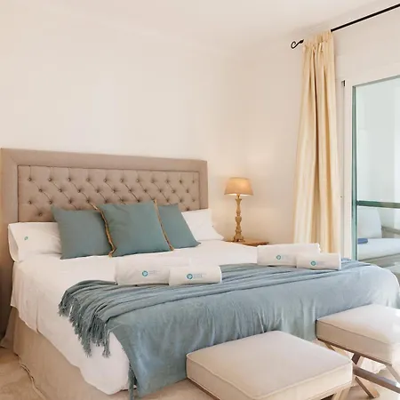 Marbella Banus Suites - Banus - Terrazas De Banus Urb- Premium 2Br - 2Ba - Redecorated - Brand-New Furniture - Outdoor Terrace - Heart Of Puerto Banus - Steps From Marina, Beach & El Corte Ing Luxury Shopping - Pools & Garden Solarium - Ideal For Fam ماربيا