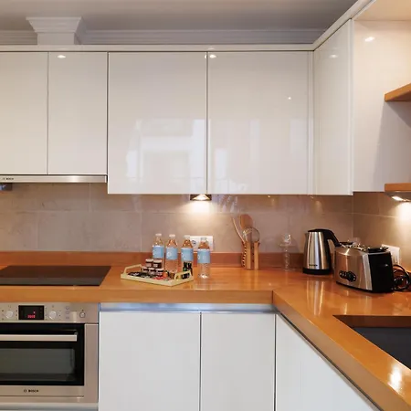 Marbella Banus Suites - Banus - Terrazas De Banus Urb- Premium 2Br - 2Ba - Redecorated - Brand-New Furniture - Outdoor Terrace - Heart Of Puerto Banus - Steps From Marina, Beach & El Corte Ing Luxury Shopping - Pools & Garden Solarium - Ideal For Fam *