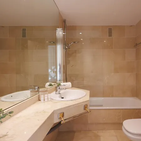 شقة Marbella Banus Suites - Banus - Terrazas De Banus Urb- Premium 2Br - 2Ba - Redecorated - Brand-New Furniture - Outdoor Terrace - Heart Of Puerto Banus - Steps From Marina, Beach & El Corte Ing Luxury Shopping - Pools & Garden Solarium - Ideal For Fam *