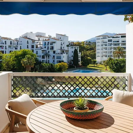 Marbella Banus Suites - Banus - Terrazas De Banus Urb- Premium 2Br - 2Ba - Redecorated - Brand-New Furniture - Outdoor Terrace - Heart Of Puerto Banus - Steps From Marina, Beach & El Corte Ing Luxury Shopping - Pools & Garden Solarium - Ideal For Fam ماربيا
